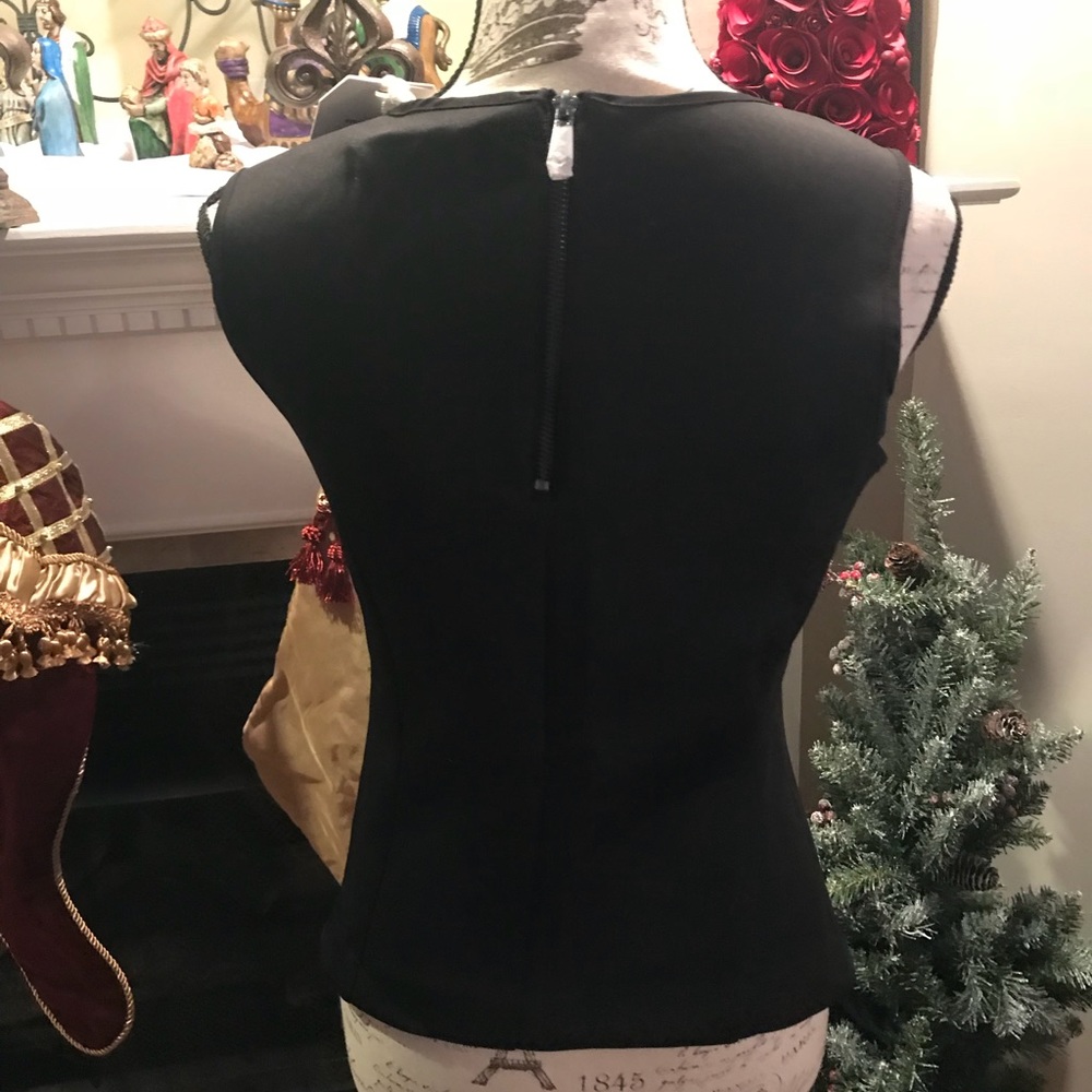 $4.99 ship 🆕❄️Reed Asymmetrical Top ❄️ - Picture 5 of 7